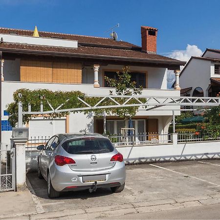 1 Bedroom Beautiful Apartment In Πόρετς Εξωτερικό φωτογραφία