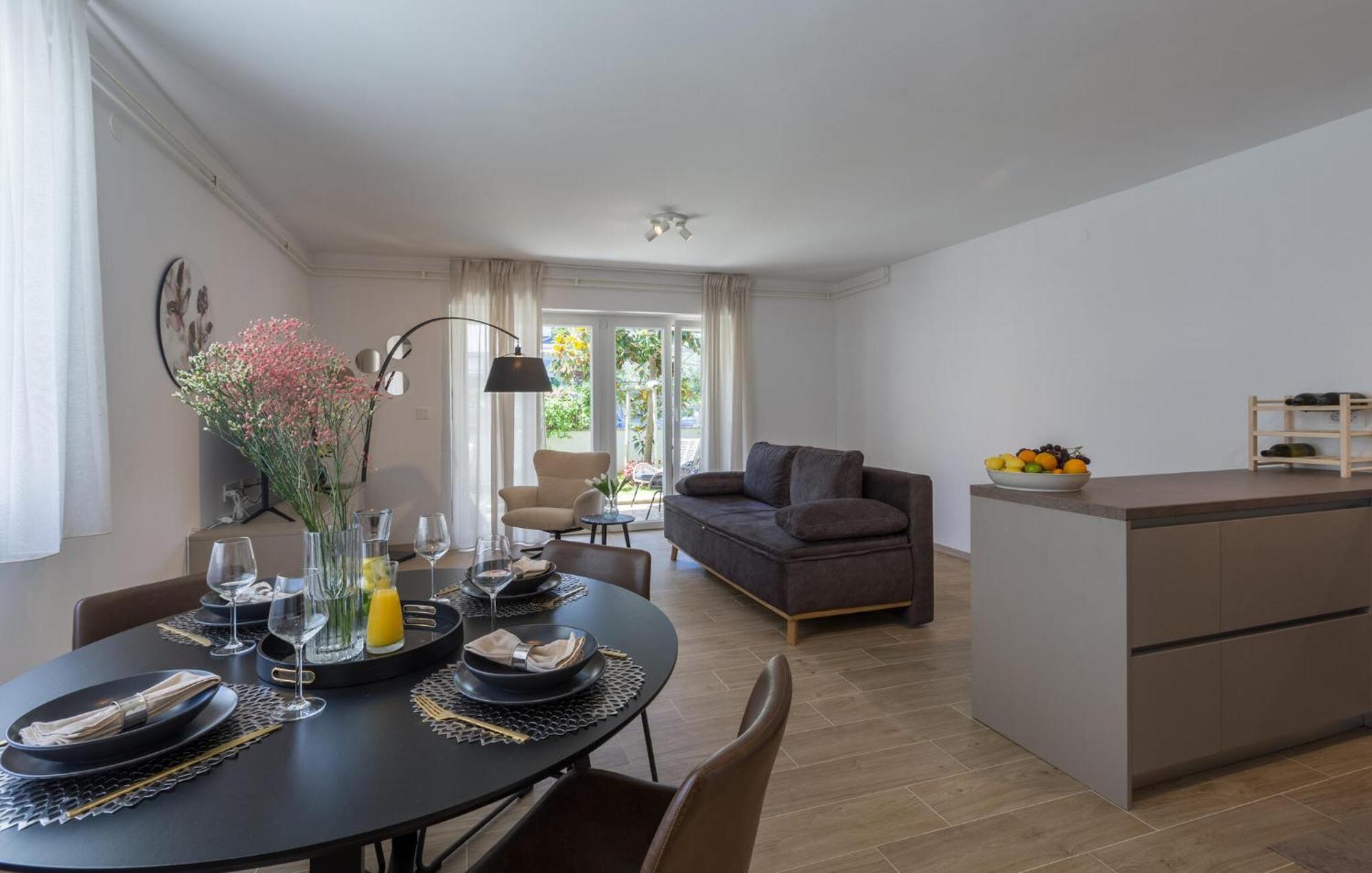 1 Bedroom Beautiful Apartment In Πόρετς Εξωτερικό φωτογραφία