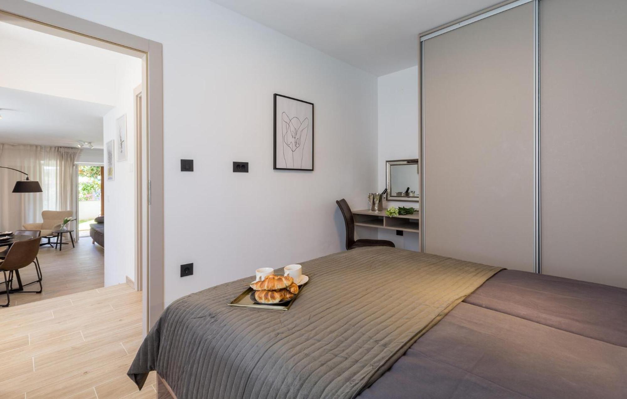1 Bedroom Beautiful Apartment In Πόρετς Εξωτερικό φωτογραφία