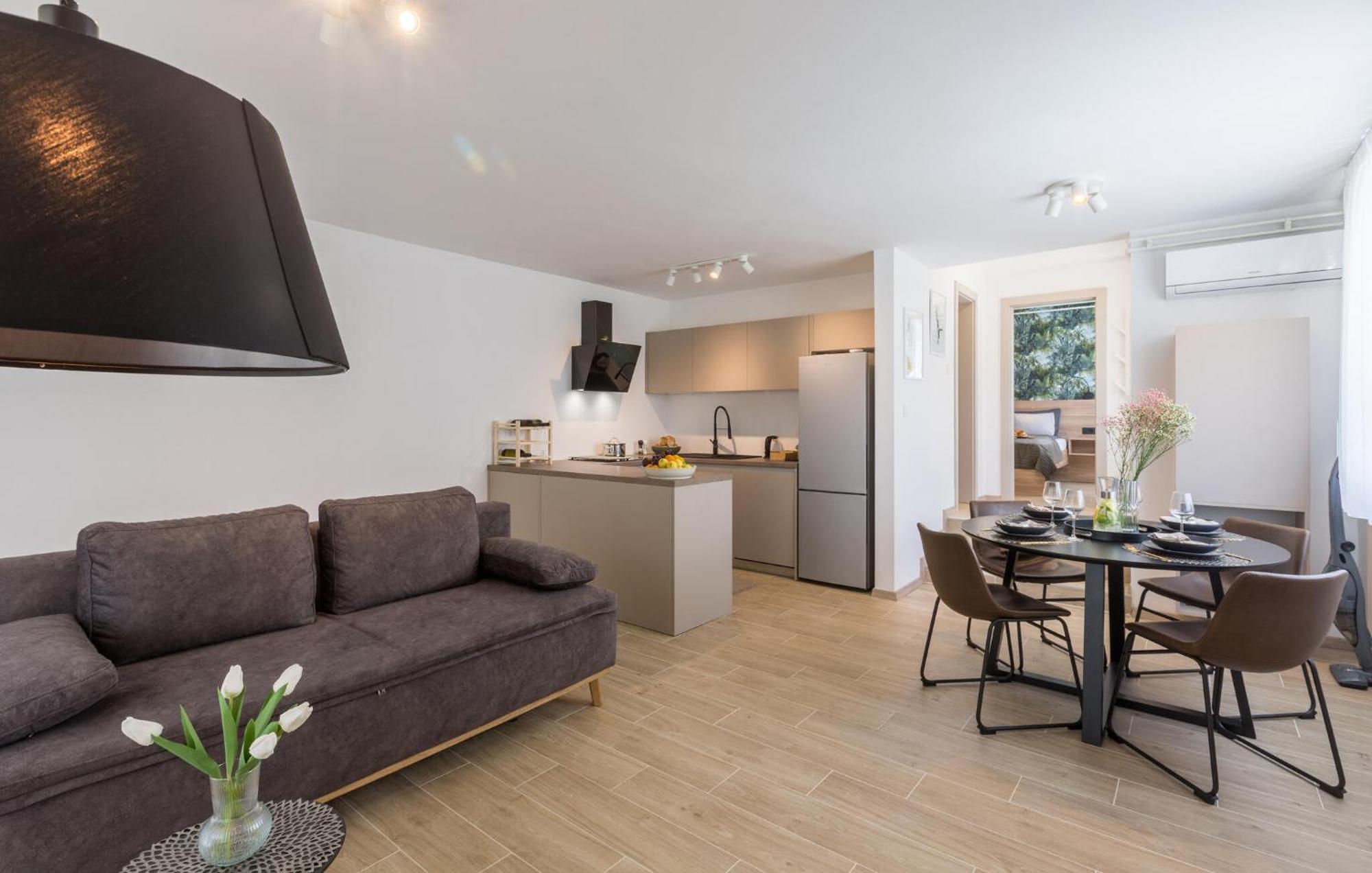 1 Bedroom Beautiful Apartment In Πόρετς Εξωτερικό φωτογραφία
