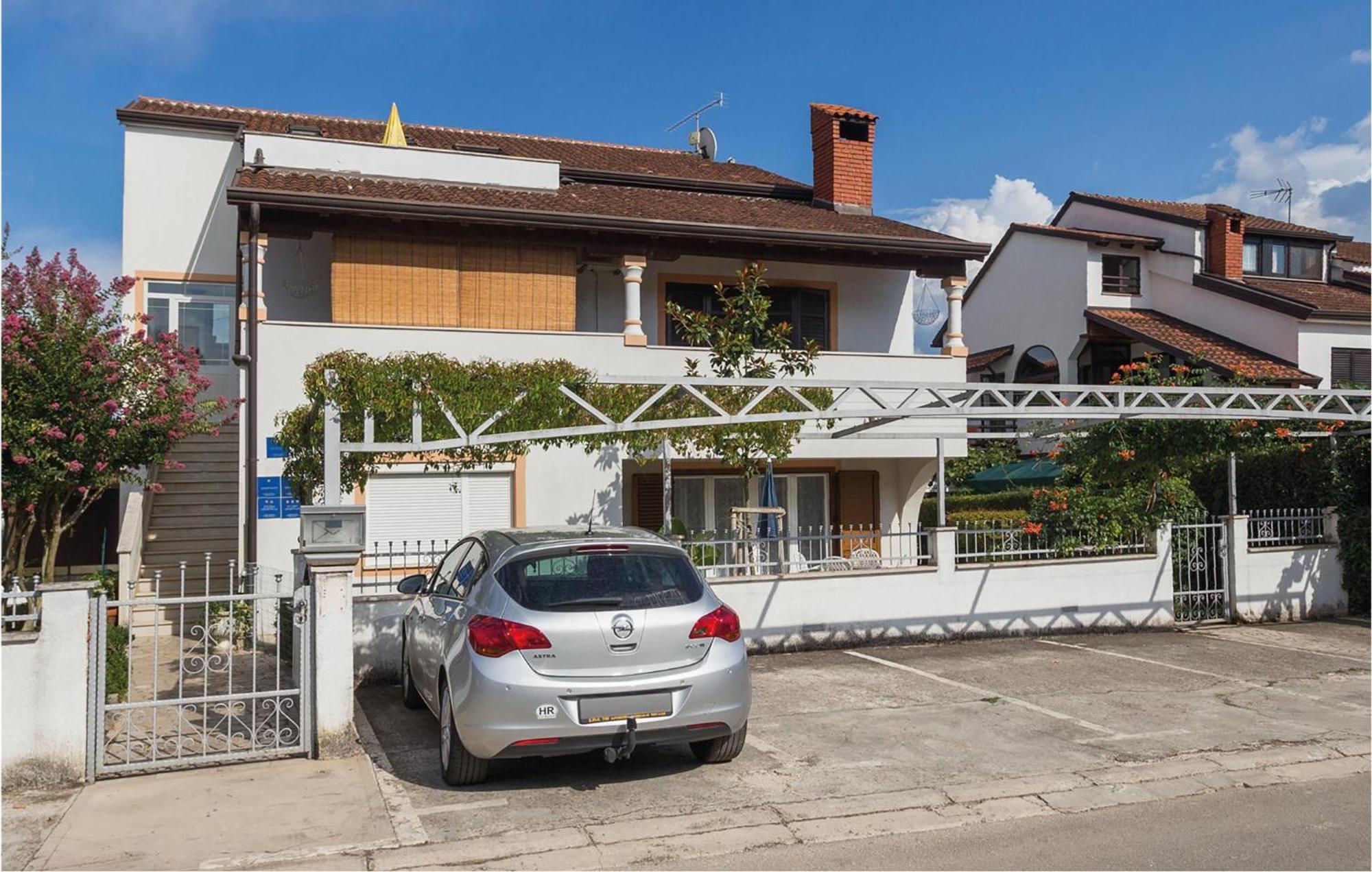 1 Bedroom Beautiful Apartment In Πόρετς Εξωτερικό φωτογραφία