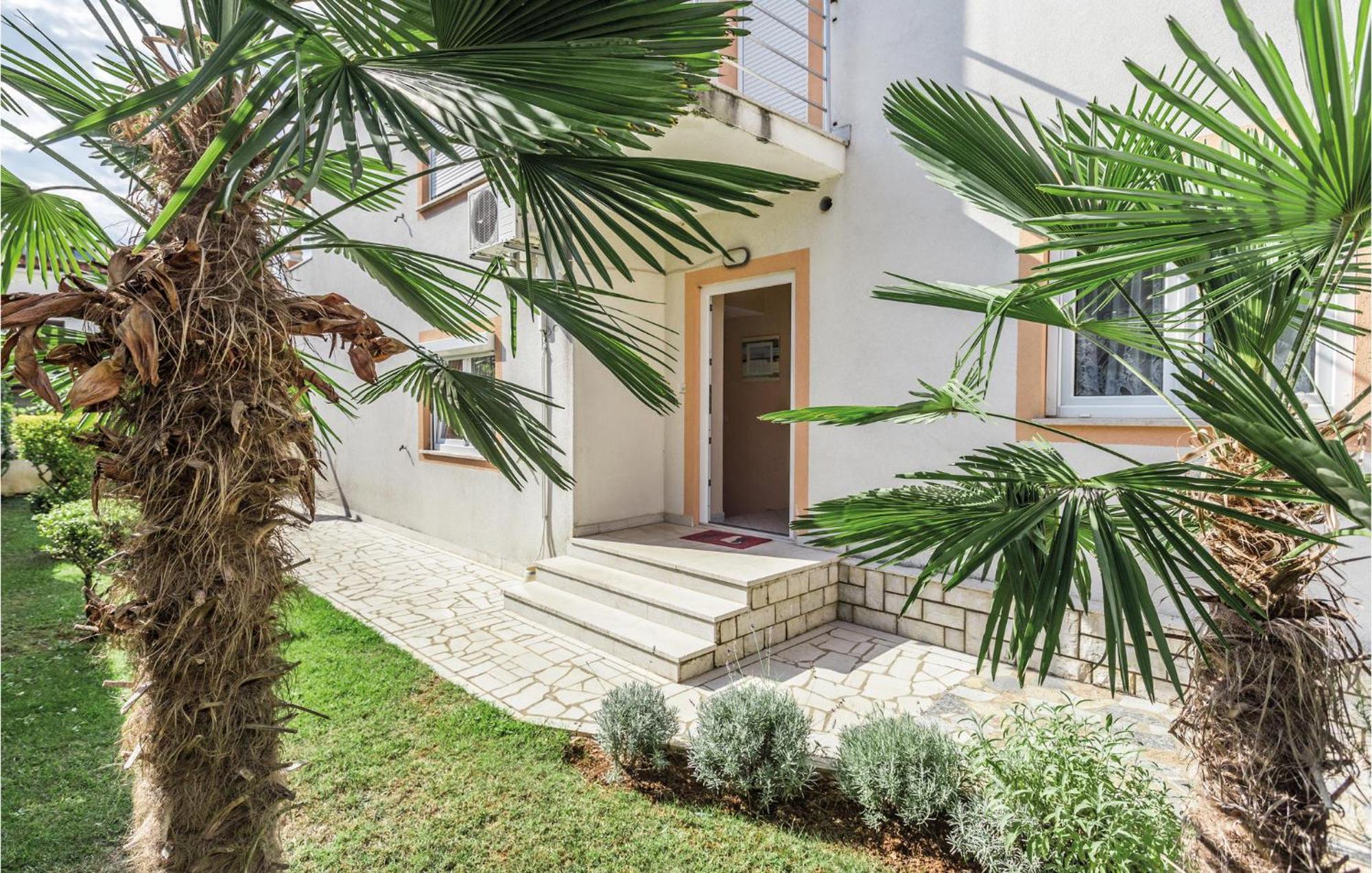 1 Bedroom Beautiful Apartment In Πόρετς Εξωτερικό φωτογραφία